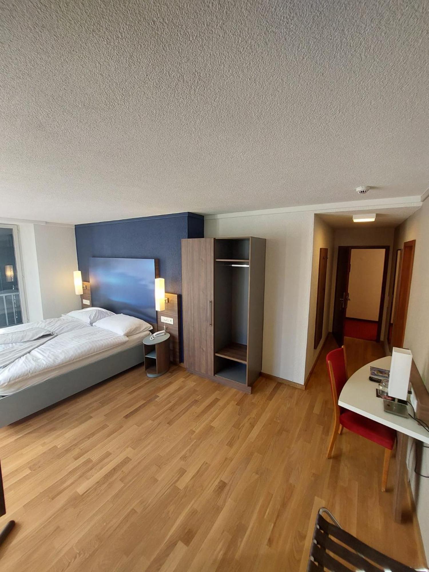 Hotel Post Glarnerhof Glarus Buitenkant foto